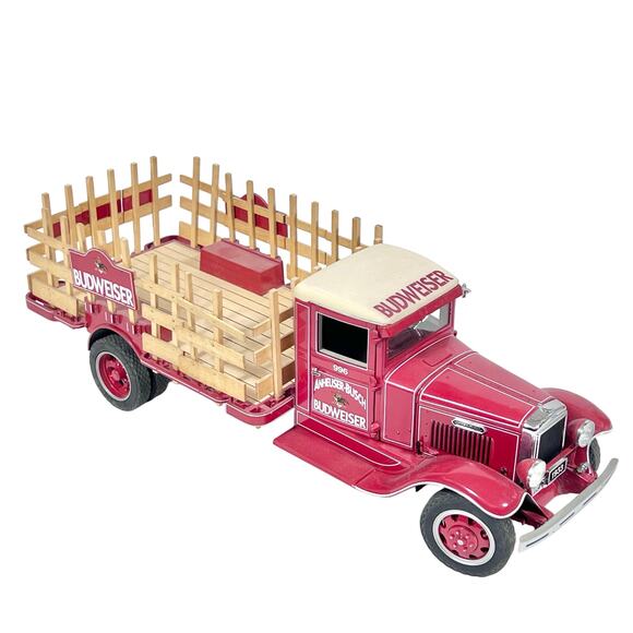 Danbury Mint 1933 Budweiser Delivery Truck 1/24 Scale Beer Crates Diecast 1997 - Picture 3 of 16